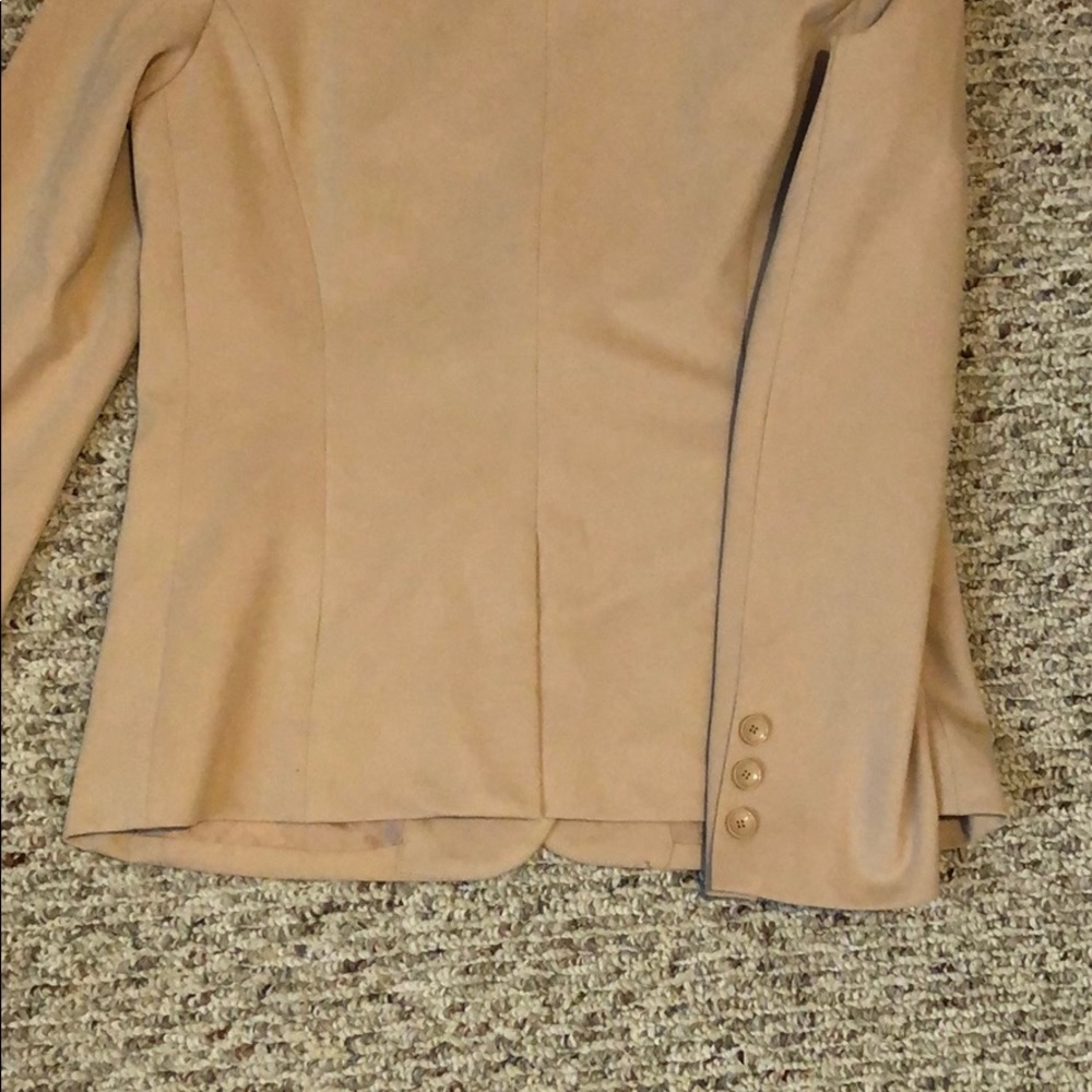 Blazer - Picture 4 of 6